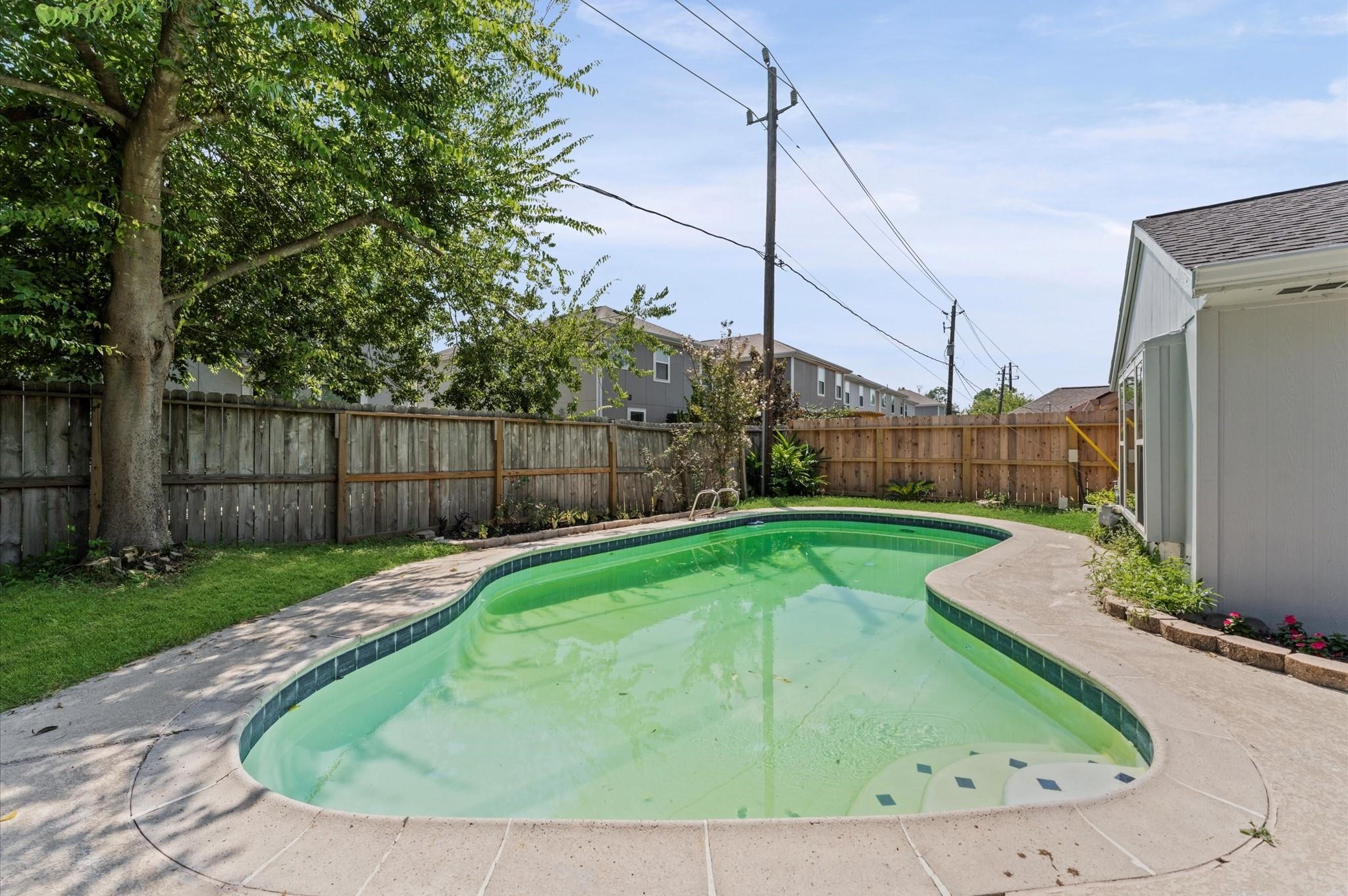 2914 Riata Lane Houston, TX 77043 - Photo 40 of 44 a view of a backyard with swimming pool