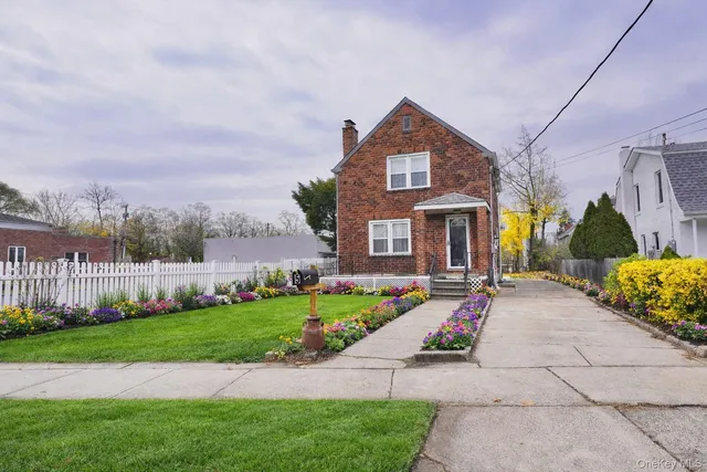 $5,000 | 5 Ashwood Road, Port Washington, NY 11050