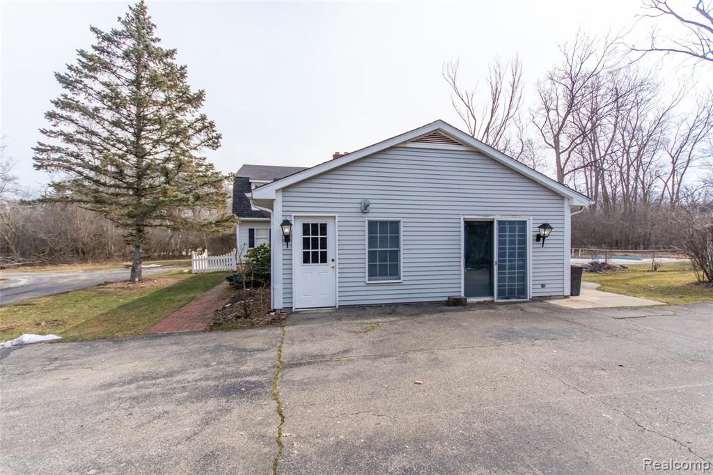 8475 Bridge Road Grosse Ile, MI 48138 - Photo 29 of 68