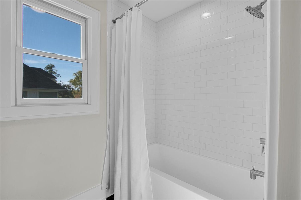 143 Walnut Street Frankfort, IL 60423 - Photo 32 of 38 a close up of a bathtub