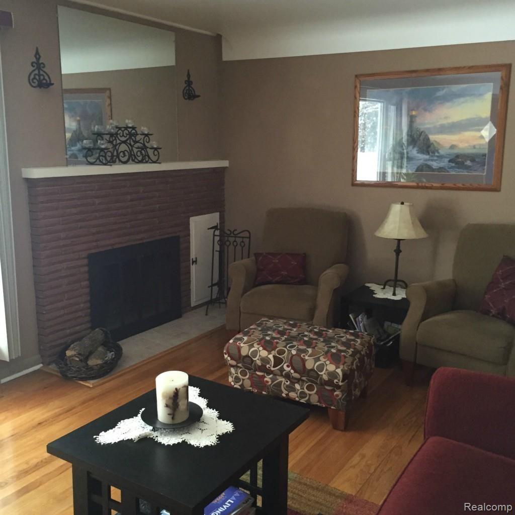 3050 Riverside Drive Port Huron, MI 48060 - Photo 6 of 51 6.jpg