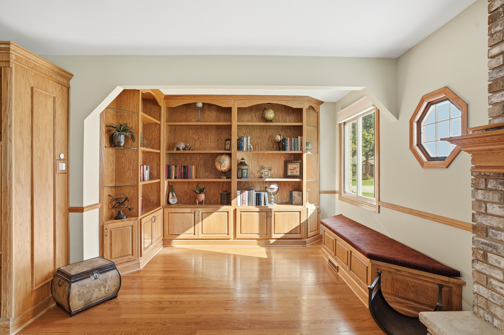 10 Zurich Court Crete, IL 60417 - Photo 21 of 37 a living room with furniture
