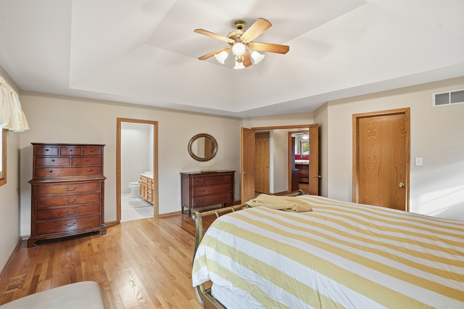10 Zurich Court Crete, IL 60417 - Photo 25 of 37 a bedroom with a bed and a dresser