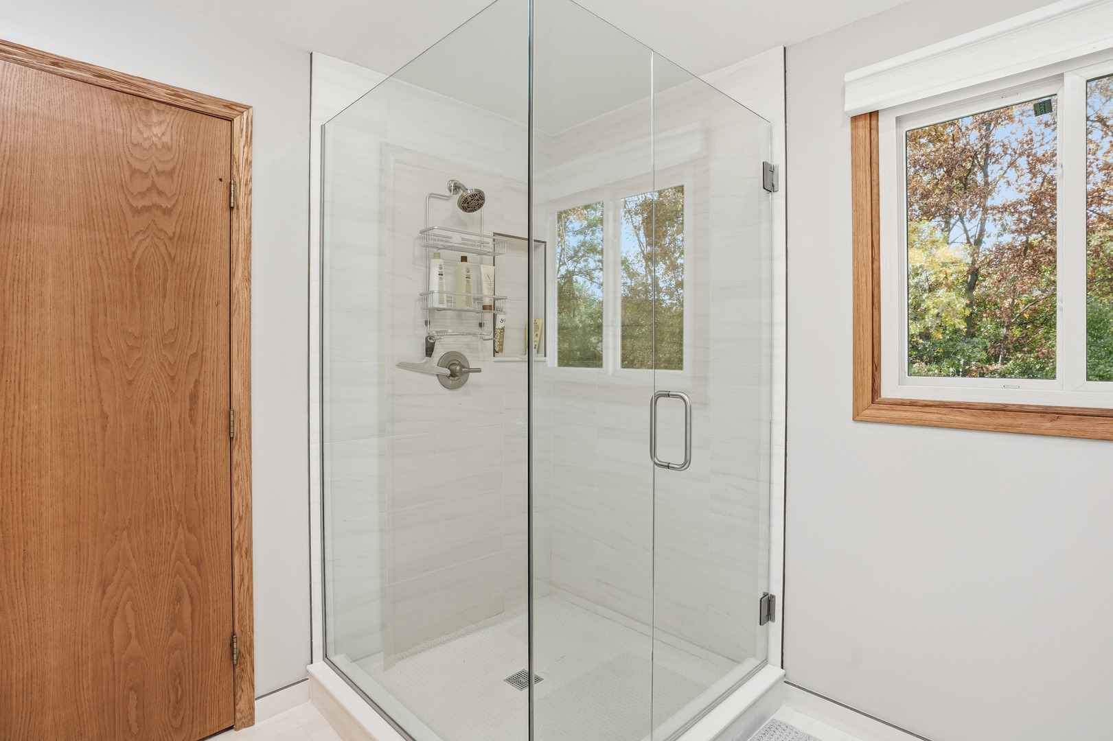 10 Zurich Court Crete, IL 60417 - Photo 28 of 37 a bathroom with a shower