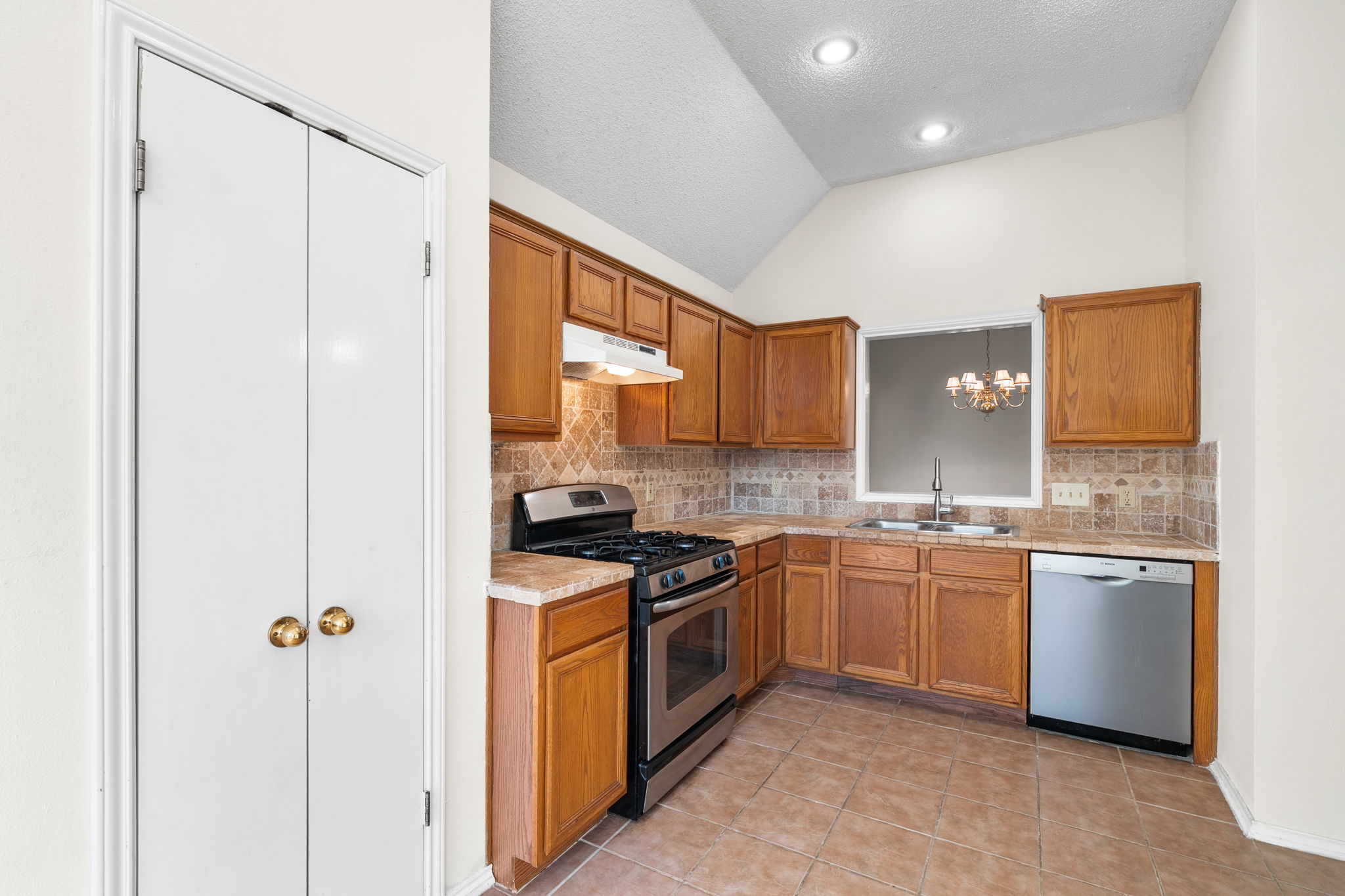 2802 Alexander Drive Leander, TX 78641 - Photo 10 of 29 Extra storage in the pantry.