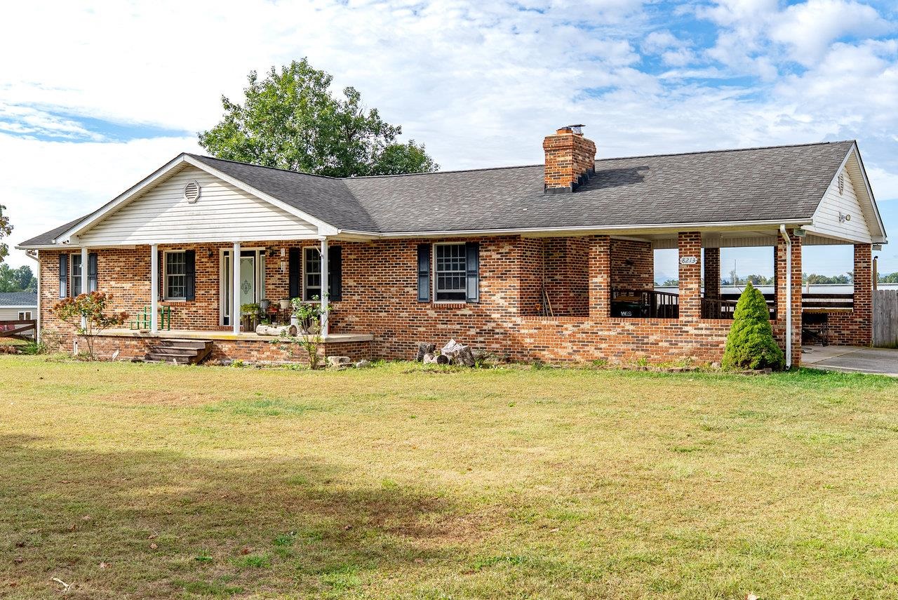 8213 Robinson Road Dayton, VA 22821 - Photo 2 of 75 a front view of a house with swimming pool