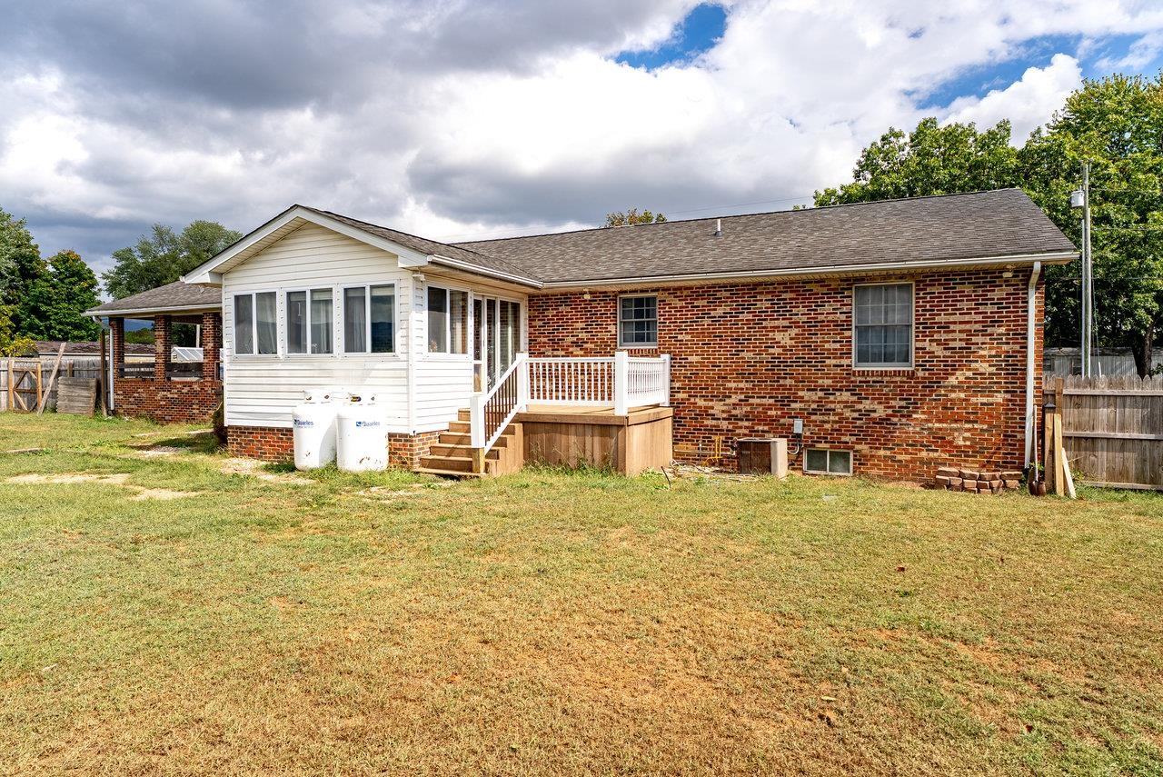 8213 Robinson Road Dayton, VA 22821 - Photo 69 of 75 a front view of a house with a yard