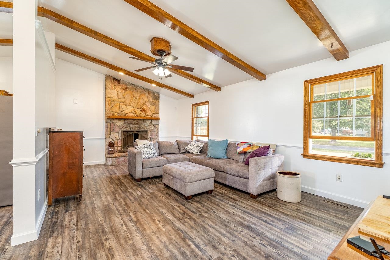 8213 Robinson Road Dayton, VA 22821 - Photo 7 of 75 a living room with furniture and a window