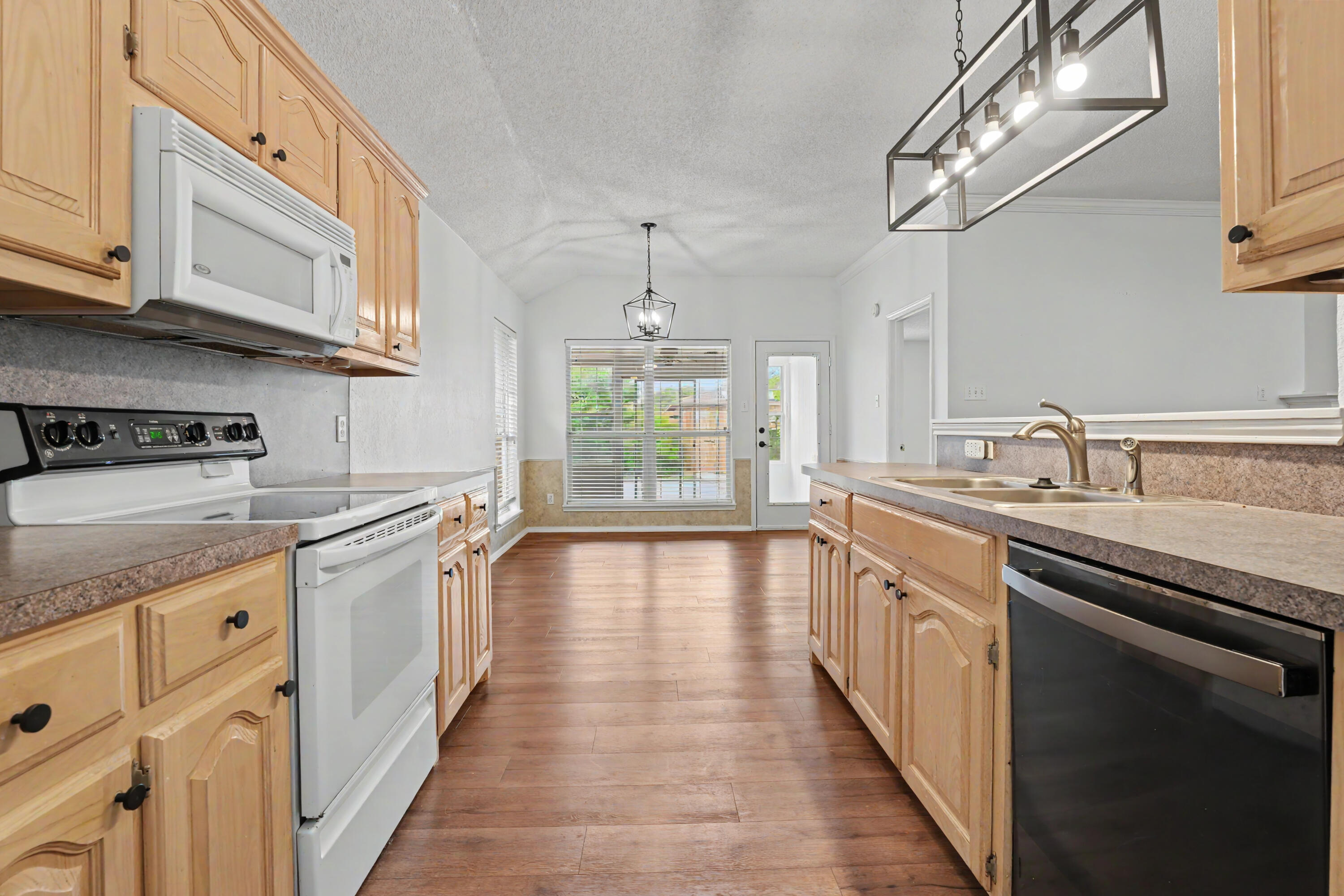6208 15th Street Lubbock, TX 79416 - Photo 9 of 26 DSC02832