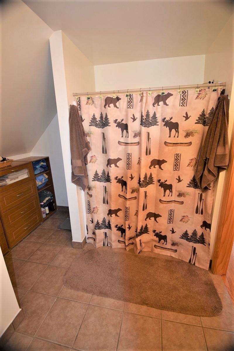 1650 Houston Road Lincoln, ME 04457 - Photo 29 of 70 Shower/tub combo...