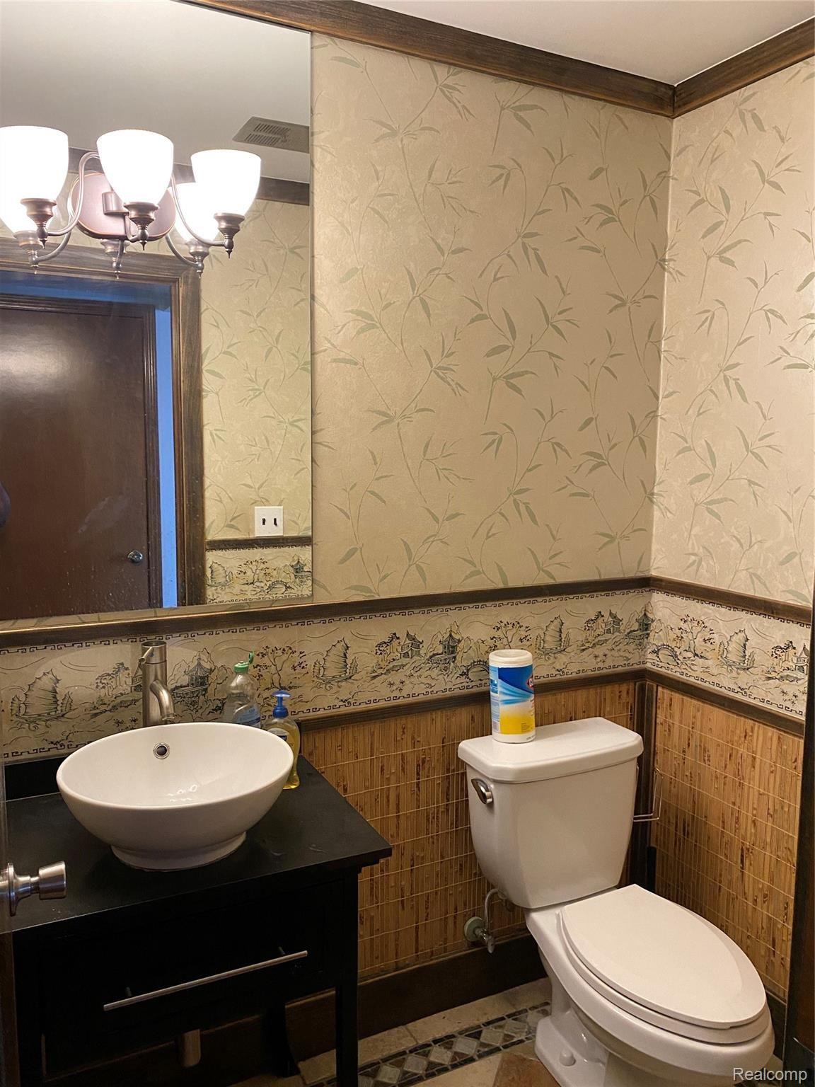 36798 Chesapeake Road Farmington, MI 48335 - Photo 15 of 32 15.jpeg
