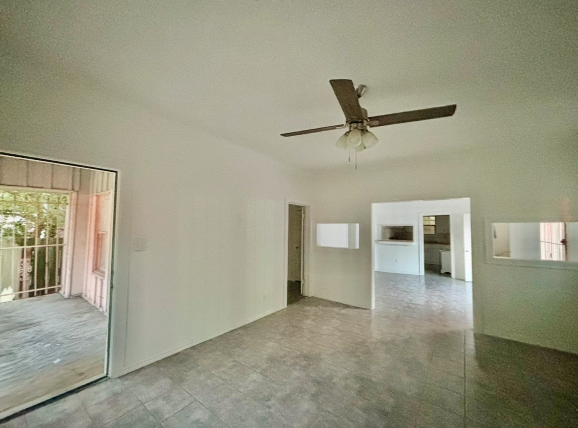 6124 Goforth Street Houston, TX 77021 - Photo 4 of 21 a view of a livingroom with a ceiling fan