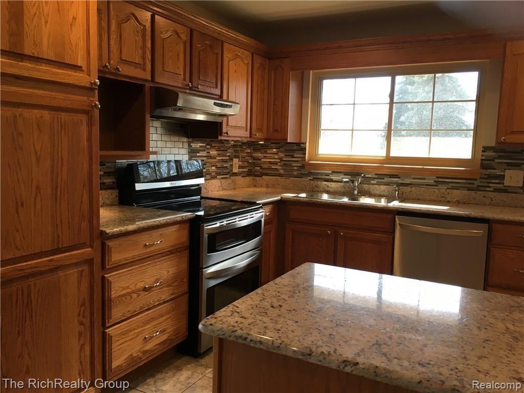 43409 Hanford Road Canton, MI 48187 - Photo 18 of 41