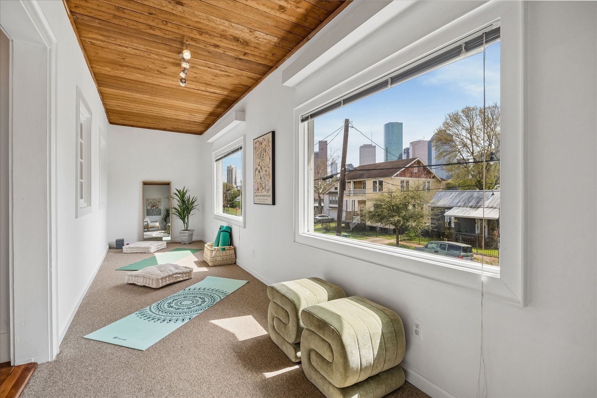 1812 Kane Street Houston, TX 77007 - Photo 21 of 41 Enjoy reading or exercising with a view of Houston skyline from this enclosed sun porch!