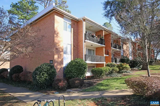 $1,495 | 1800 Jefferson Park Avenue, Unit 2, Charlottesville, VA 22903