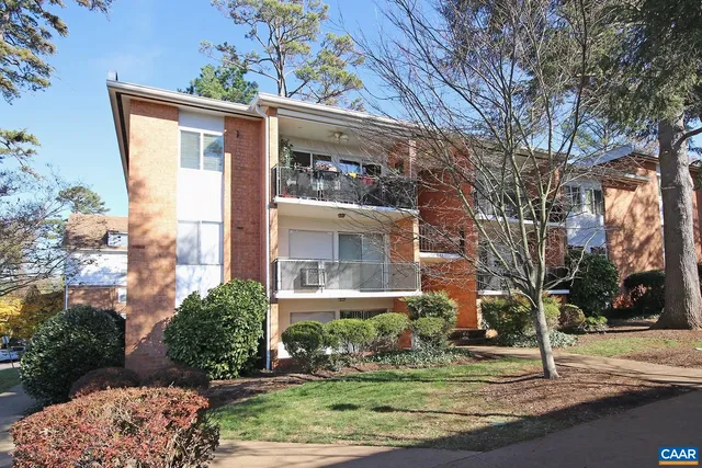 $1,495 | 1800 Jefferson Park Avenue, Unit 2, Charlottesville, VA 22903