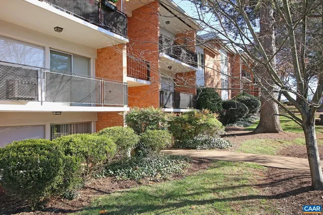 $1,495 | 1800 Jefferson Park Avenue, Unit 2, Charlottesville, VA 22903