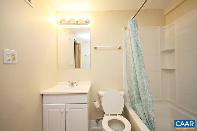 $1,495 | 1800 Jefferson Park Avenue, Unit 2, Charlottesville, VA 22903