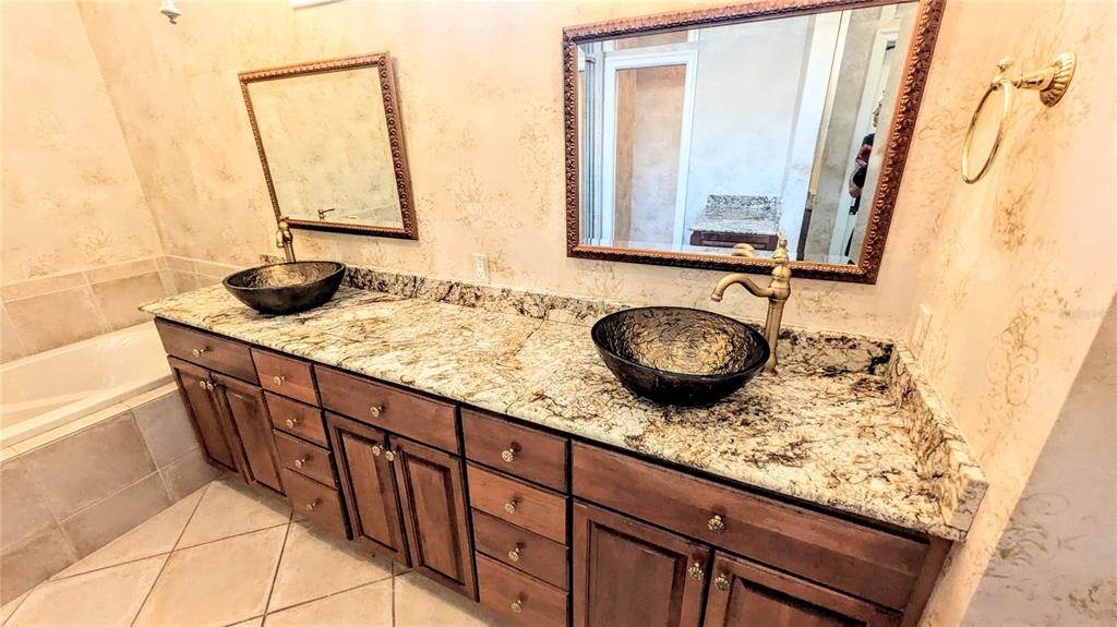 124 Turquoise Lane Osprey, FL 34229 - Photo 25 of 48