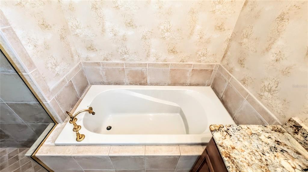 124 Turquoise Lane Osprey, FL 34229 - Photo 35 of 48 a bathroom with a tub