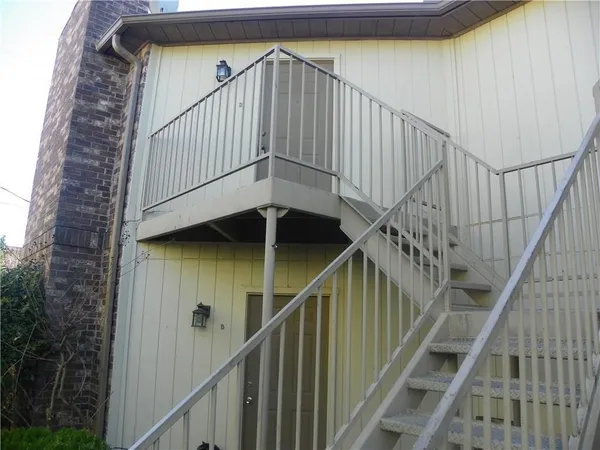 a view of a pathway both side of building