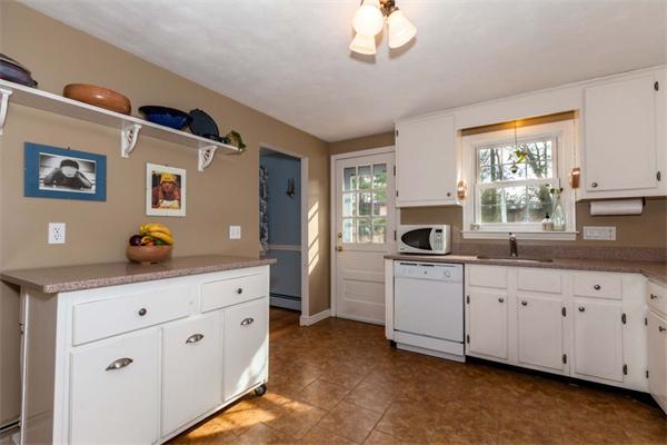 1328 Old Worcester Road Framingham, MA 01701 - Photo 4 of 13 Gallery Image 4