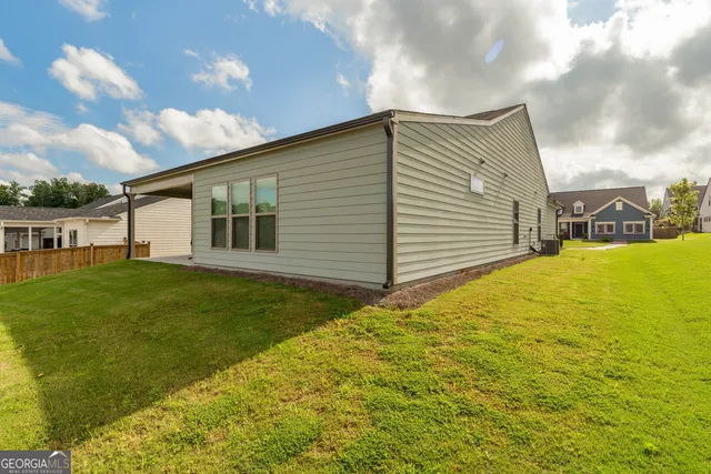 a view of a house with a backyard