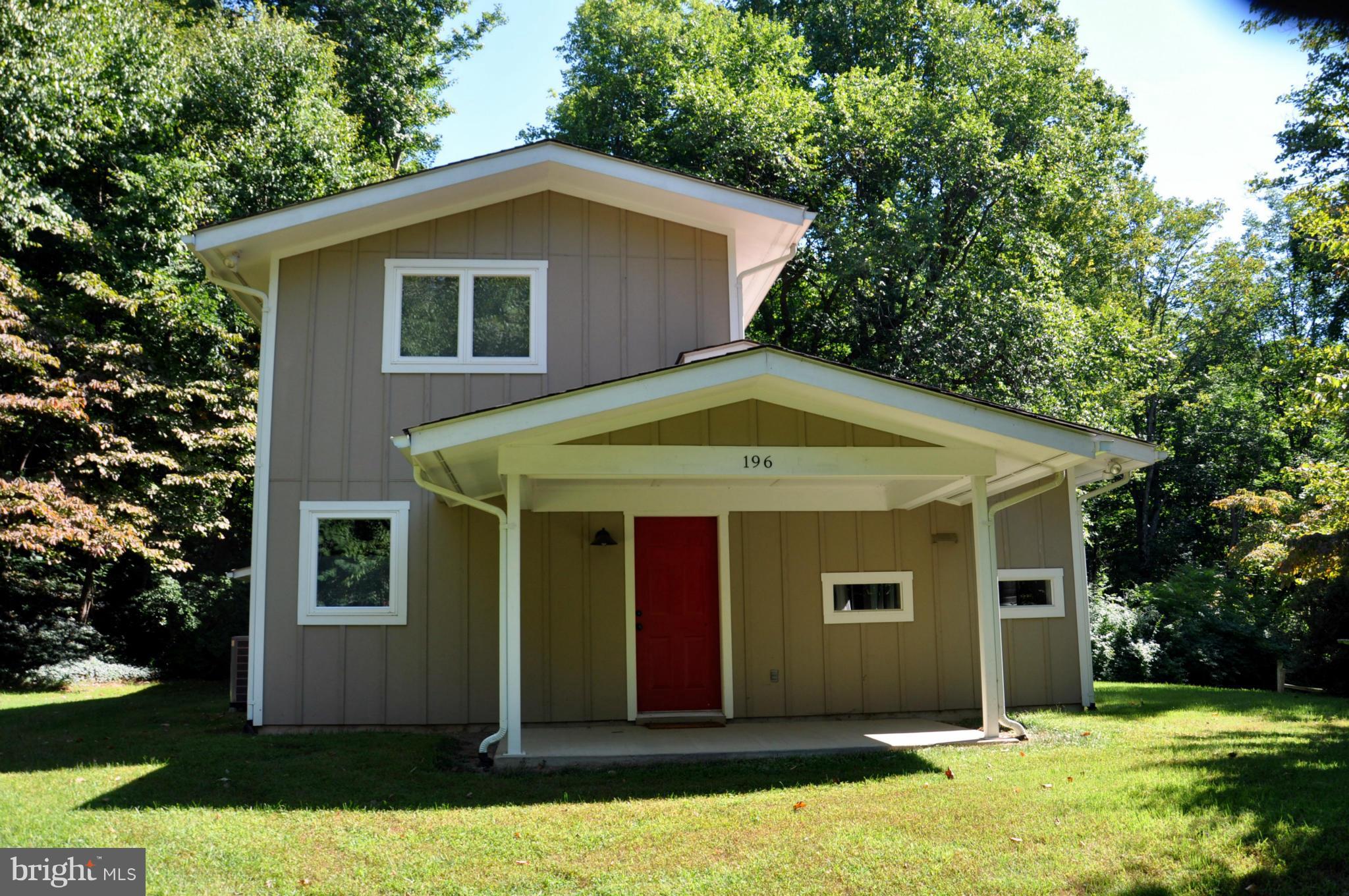 196 Moon Road Sperryville, VA 22740 - Photo 2 of 17 Entrance