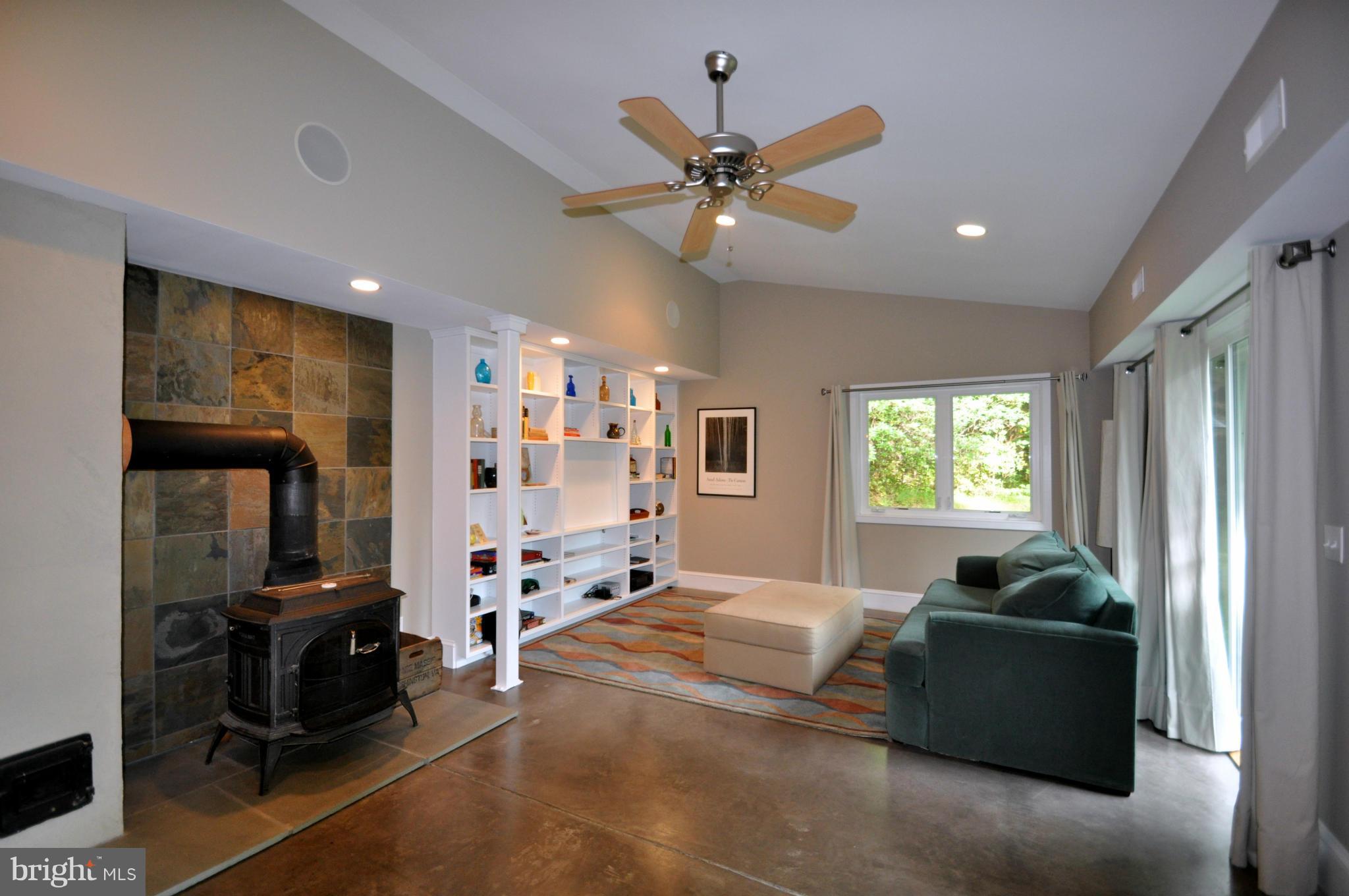 196 Moon Road Sperryville, VA 22740 - Photo 6 of 17 Living Room