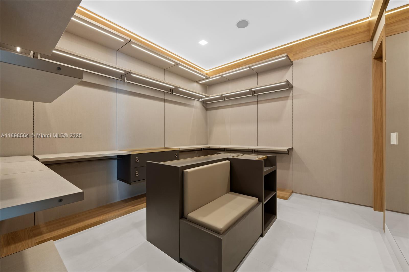 1530 Island Boulevard Aventura, FL 33160 - Photo 46 of 99