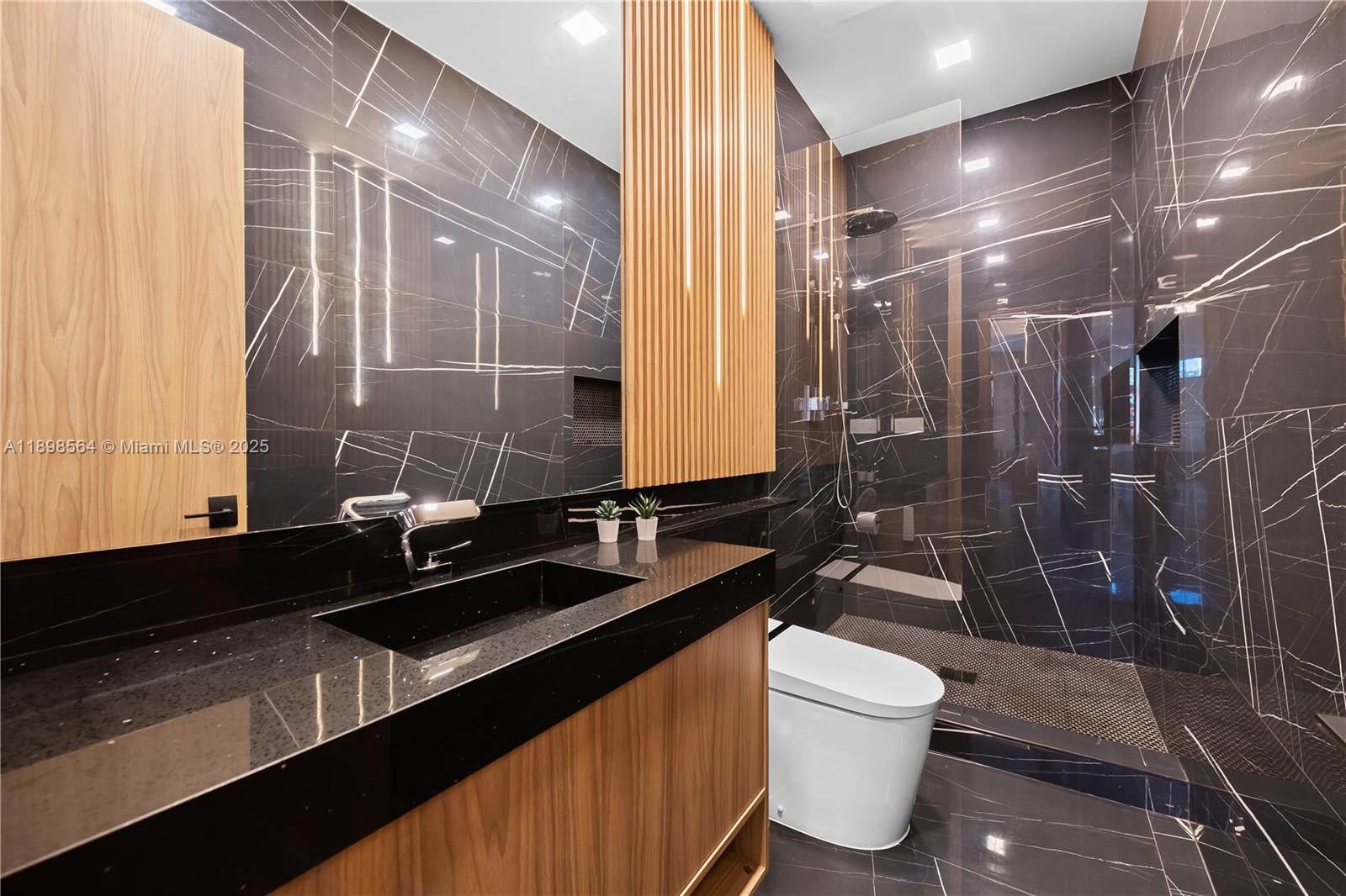 1530 Island Boulevard Aventura, FL 33160 - Photo 58 of 99