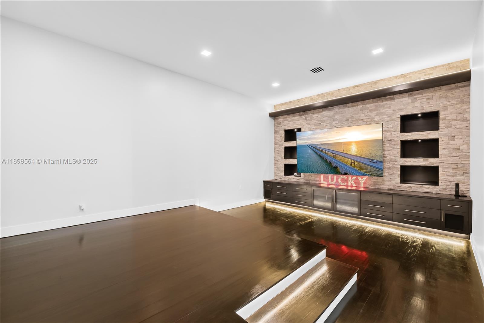 1530 Island Boulevard Aventura, FL 33160 - Photo 63 of 99