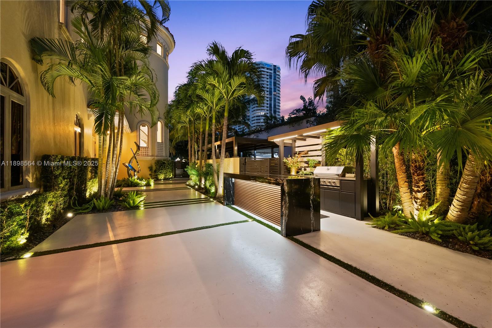 1530 Island Boulevard Aventura, FL 33160 - Photo 76 of 99 a view of a street with palm trees