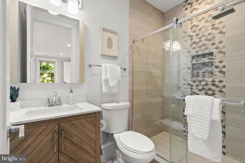 $2,795,000 | 11000 Luxmanor Road, North Bethesda, MD 20852
