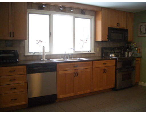 13 Hansom Road Andover, MA 01810 - Photo 4 of 16 Gallery Image 4