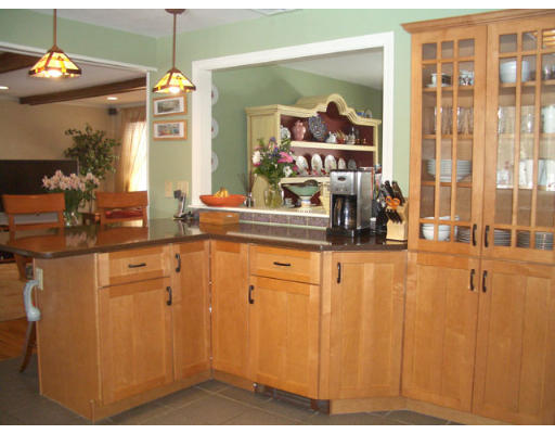 13 Hansom Road Andover, MA 01810 - Photo 5 of 16 Gallery Image 5