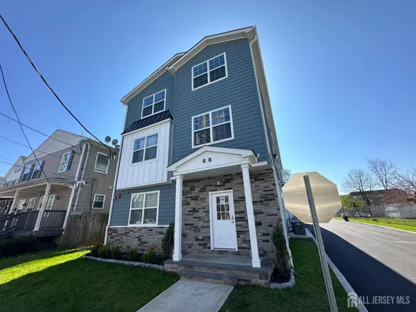 $2,600 | 88 Louis Street, Unit 8, New Brunswick, NJ 08901