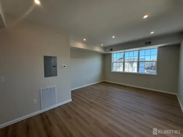 $2,600 | 88 Louis Street, Unit 8, New Brunswick, NJ 08901