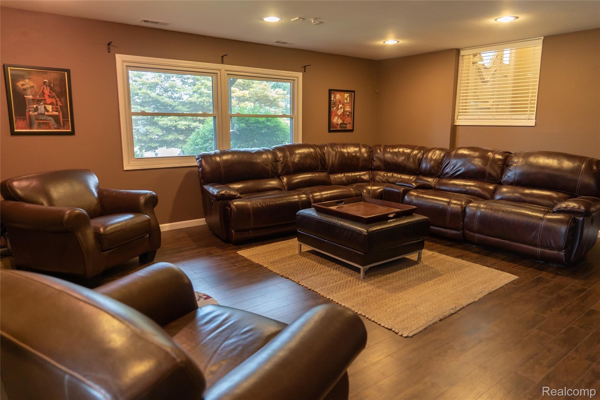 35875 Smithfield Road Farmington, MI 48335 - Photo 8 of 58 DSC05834.jpg
