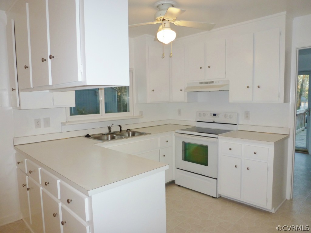 10424 Melissa Mill Road Chesterfield, VA 23236 - Photo 4 of 23 a utility room with cabinets appliances
