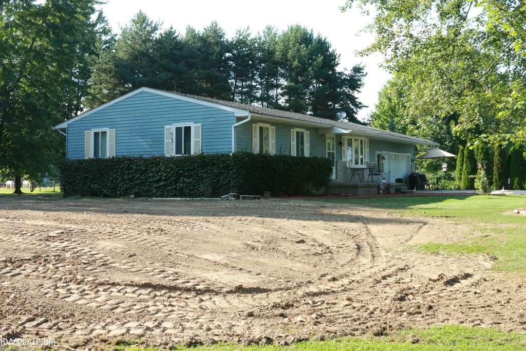 1035 Holmes Road Allenton, MI 48002 - Photo 4 of 26 31330138-3.JPG