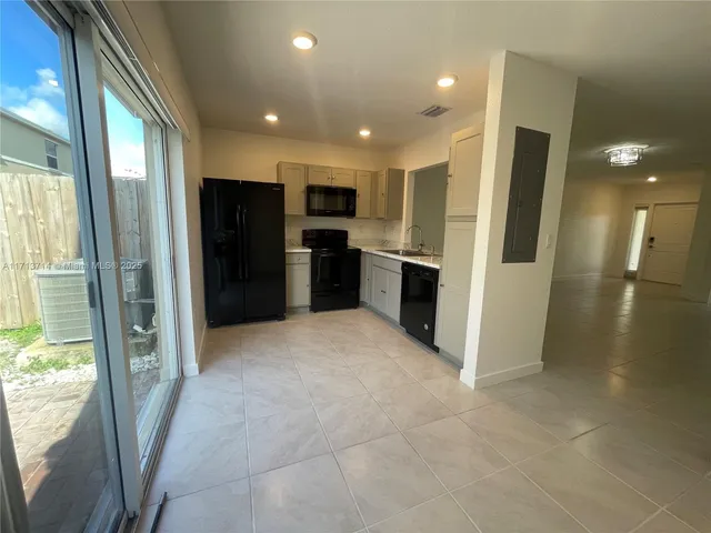 a view of entryway with a livingroom