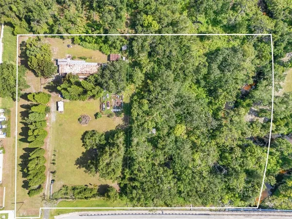 a view of a yard