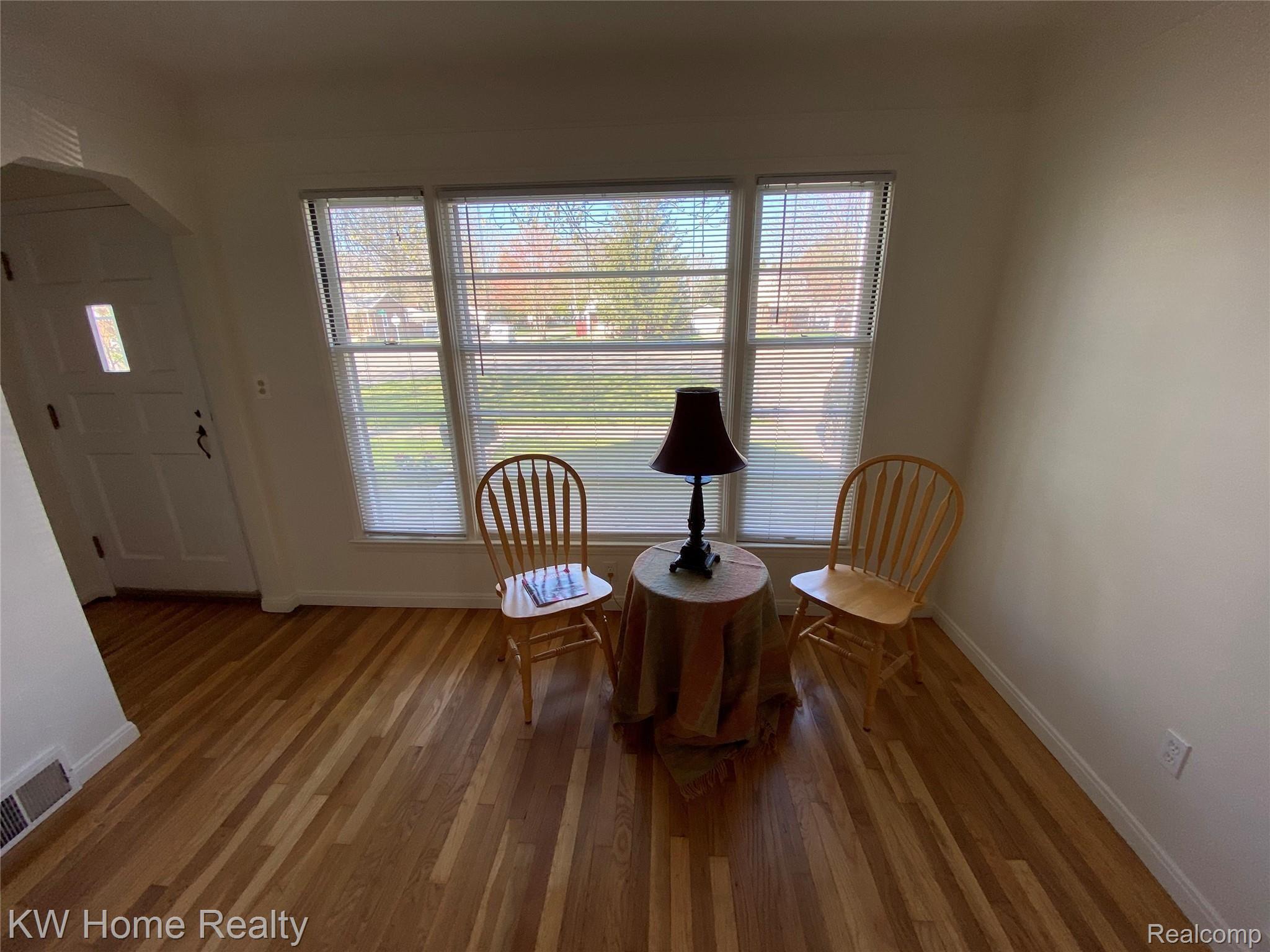 11304 Inkster Road Redford, MI 48239 - Photo 13 of 62 Living Room faces west.