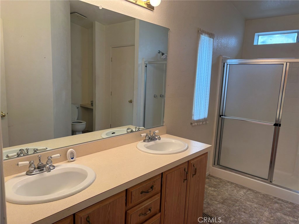 5813 Pacific Heights Road, Unit 126 Oroville, CA 95965 - Photo 23 of 59 a bathroom with a sink and a mirror