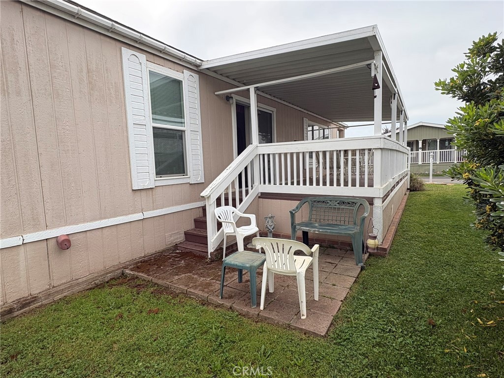 5813 Pacific Heights Road, Unit 126 Oroville, CA 95965 - Photo 42 of 59 a balcony with table and chairs