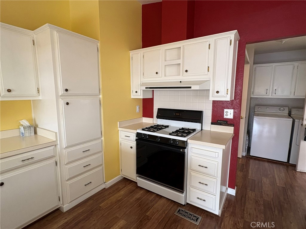 5813 Pacific Heights Road, Unit 126 Oroville, CA 95965 - Photo 5 of 59 a kitchen with granite countertop white cabinets and white appliances