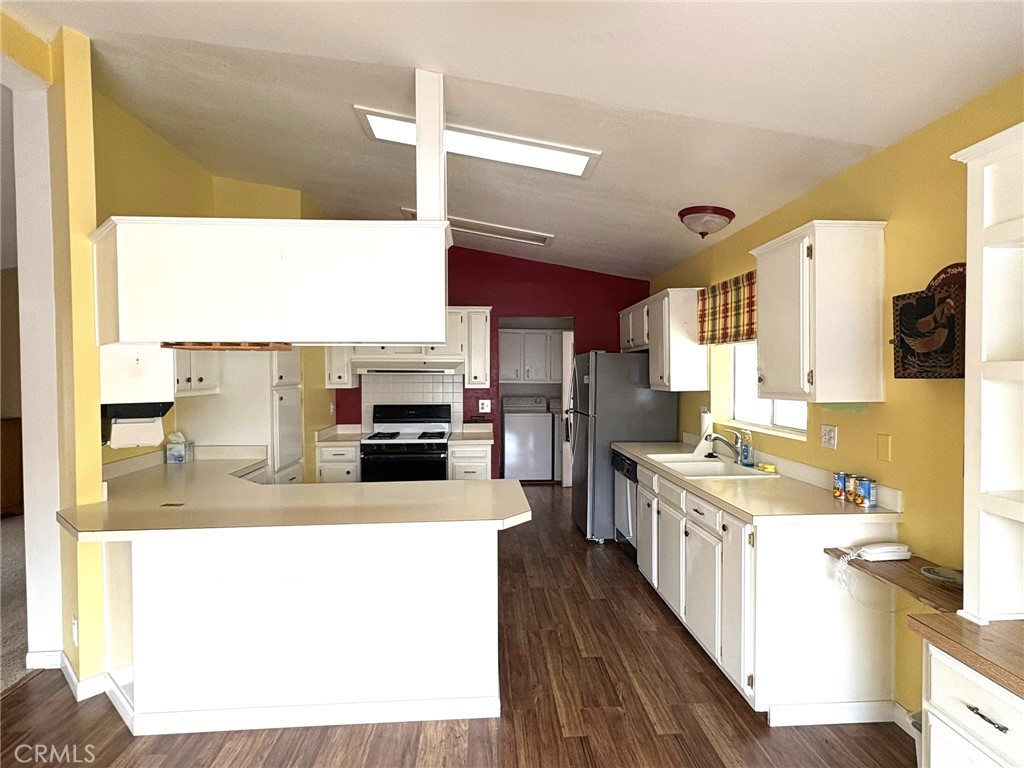 5813 Pacific Heights Road, Unit 126 Oroville, CA 95965 - Photo 6 of 59 a kitchen with stainless steel appliances a sink stove and refrigerator