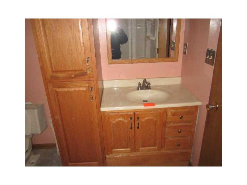 139 Ridge Avenue Beaver Falls, PA 15010 - Photo 19 of 25 Full Bath.