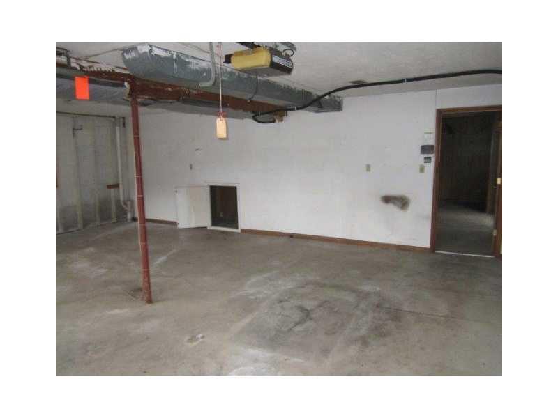 139 Ridge Avenue Beaver Falls, PA 15010 - Photo 23 of 25 Parking Lot/Garage.